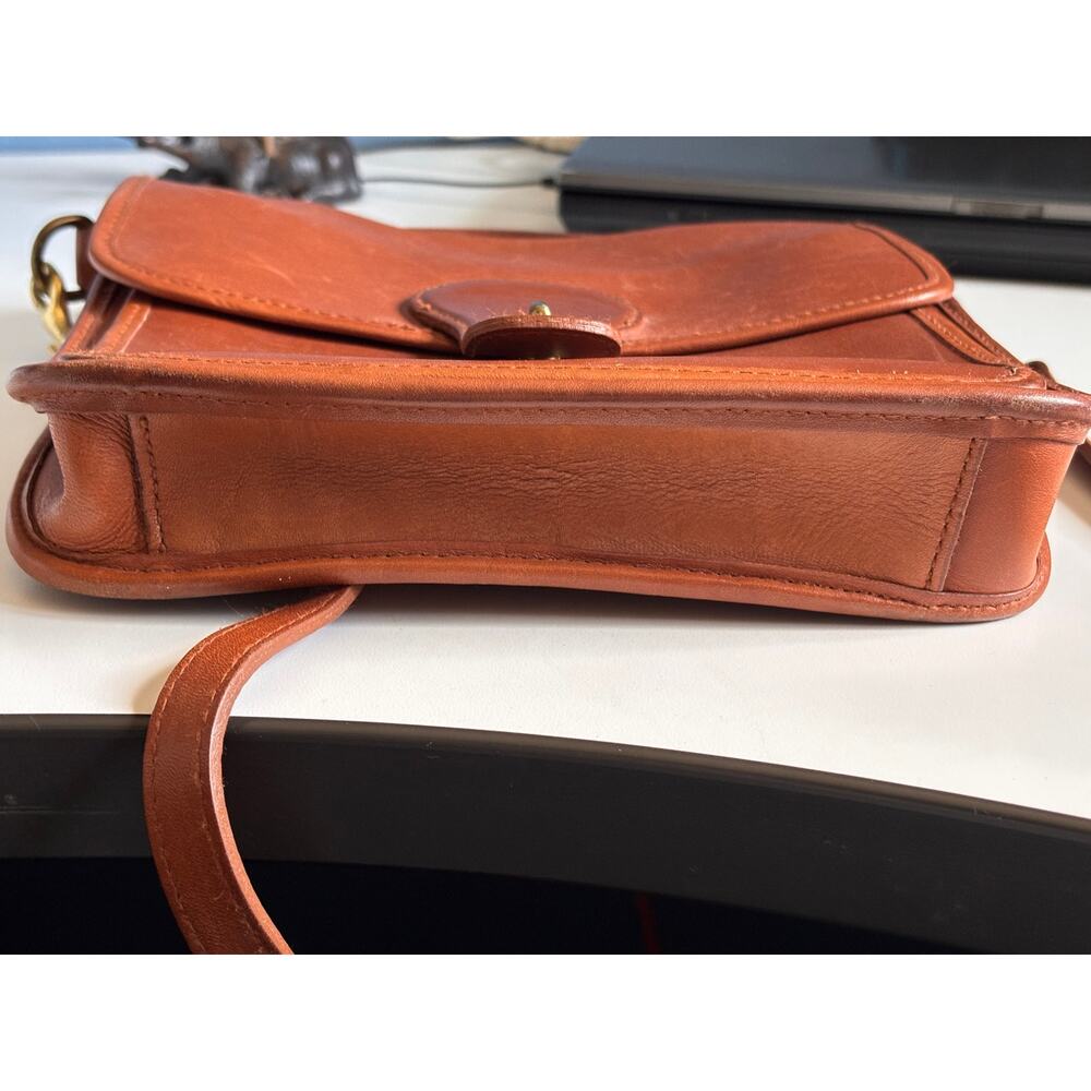 Vintage 90’s Hunt Club camel color leather crossbody bag classic preppy boho - Picture 4 of 7
